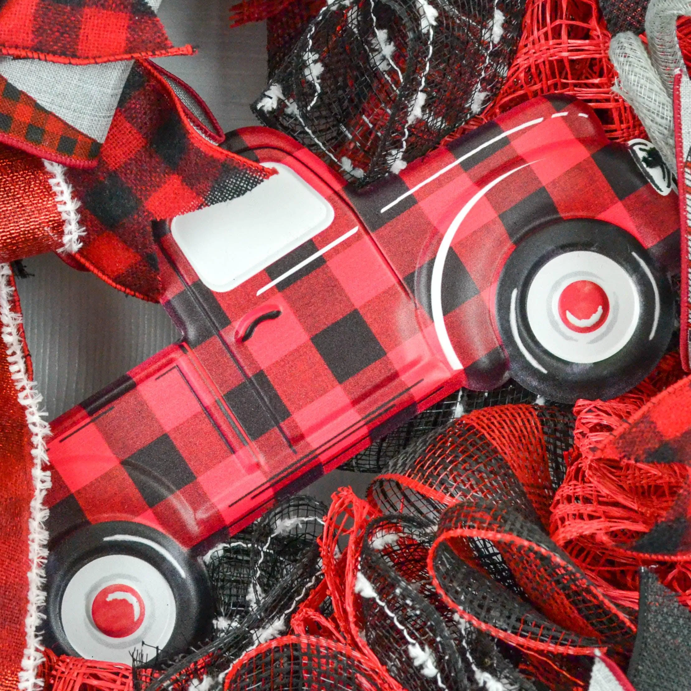 Buffalo Plaid Truck Wreath - Xmas Christmas Mesh Outdoor Front Door Wreaths - White Red Black